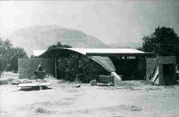 Inside the Restoration of a Midcentury House With the Most Insane Roof